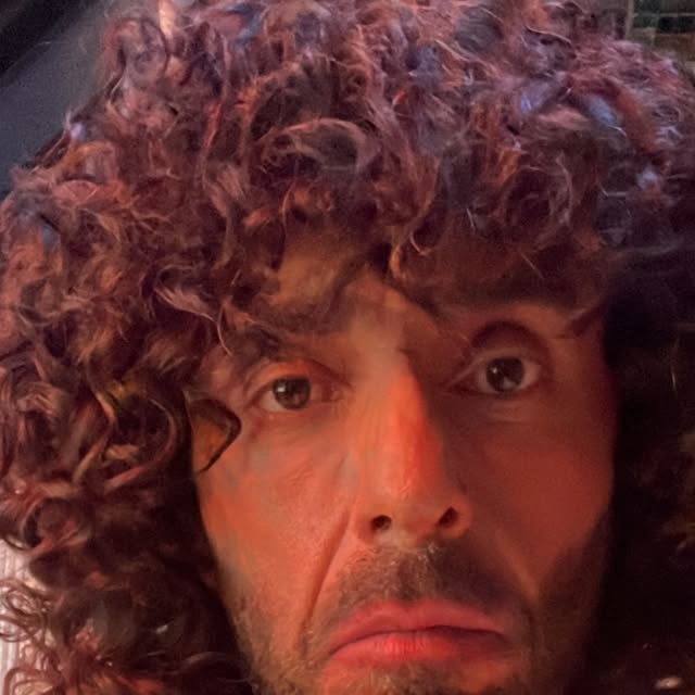 דמות גלאם — פאת תלתלים בורדו